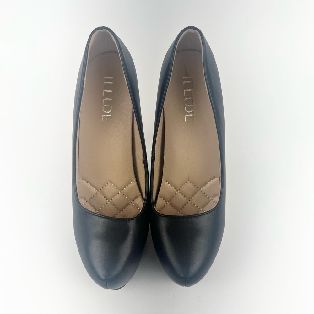 Classic Black Platform Heels with Stiletto Design